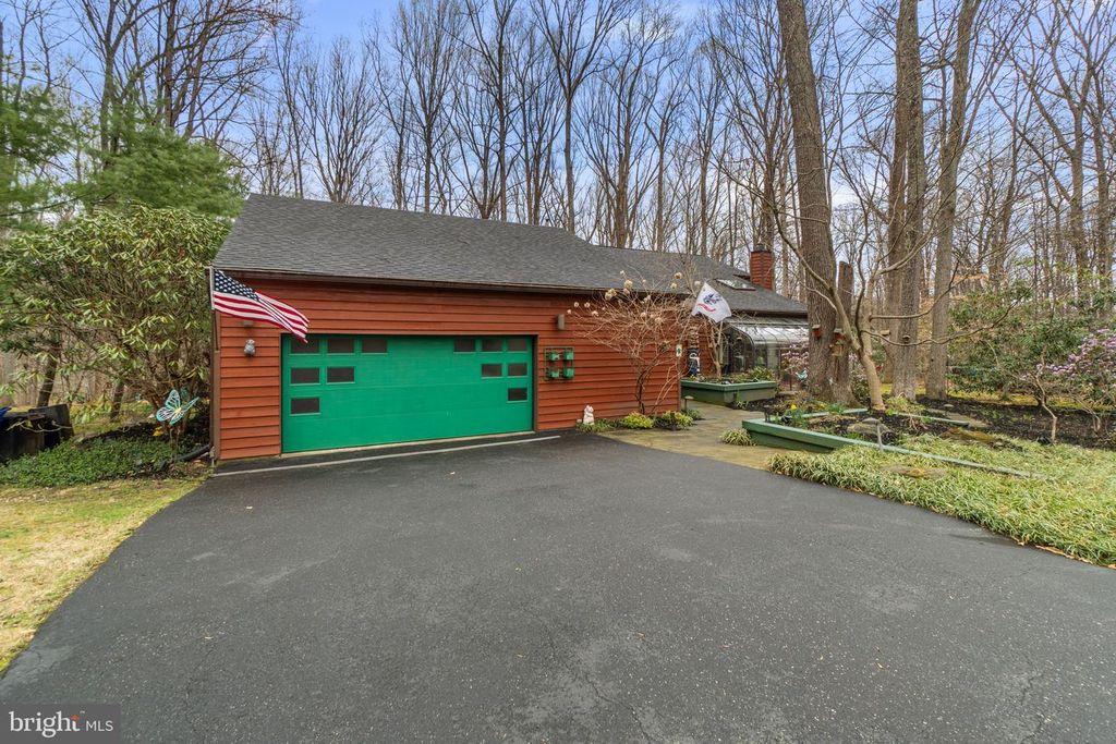 Image 2 of property listing at 7314 MEADOW WOOD WAY, Clarksville, MD 21029