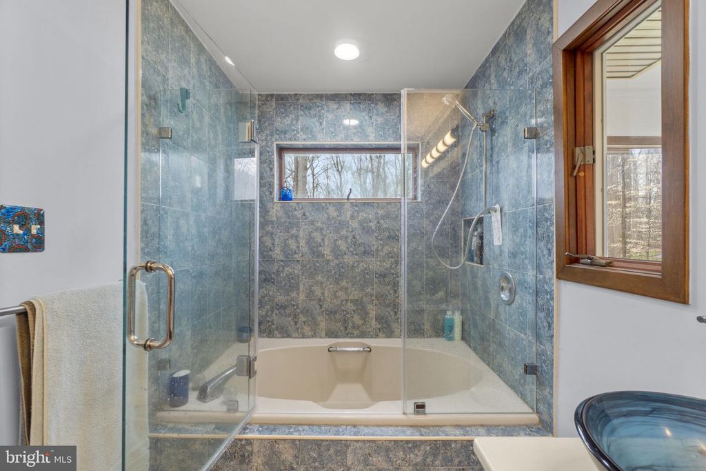 Image 22 of property listing at 7314 MEADOW WOOD WAY, Clarksville, MD 21029