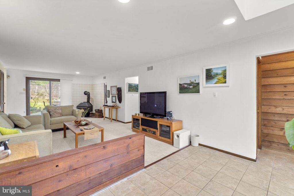 Image 24 of property listing at 7314 MEADOW WOOD WAY, Clarksville, MD 21029