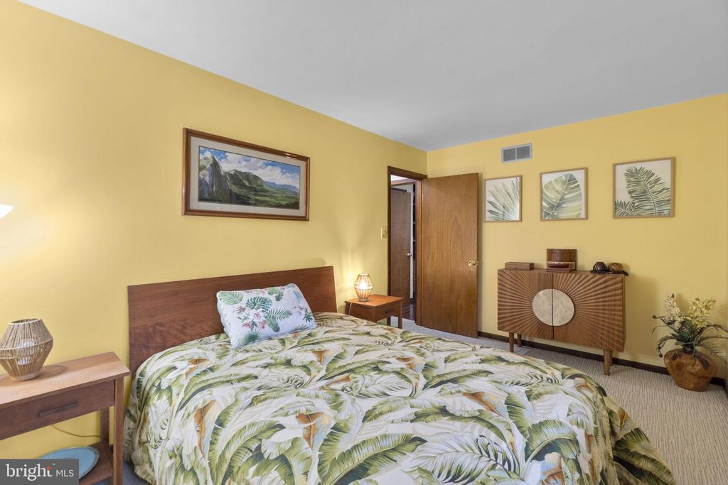 Image 30 of property listing at 7314 MEADOW WOOD WAY, Clarksville, MD 21029