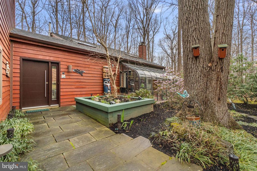 Image 4 of property listing at 7314 MEADOW WOOD WAY, Clarksville, MD 21029