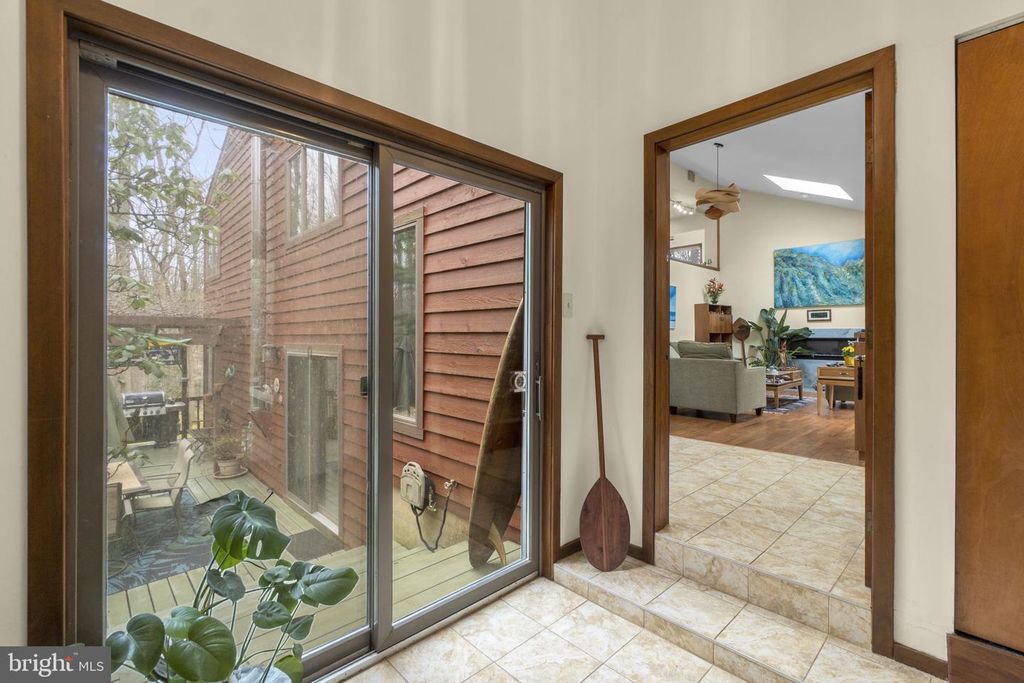 Image 5 of property listing at 7314 MEADOW WOOD WAY, Clarksville, MD 21029