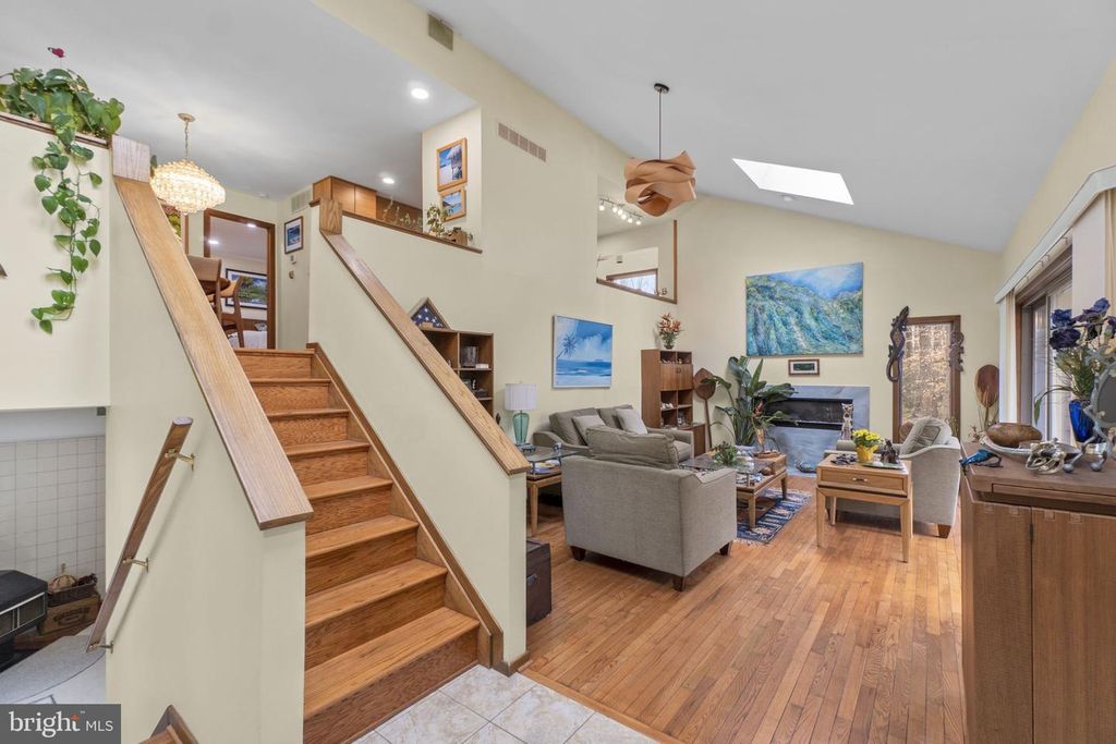 Image 6 of property listing at 7314 MEADOW WOOD WAY, Clarksville, MD 21029