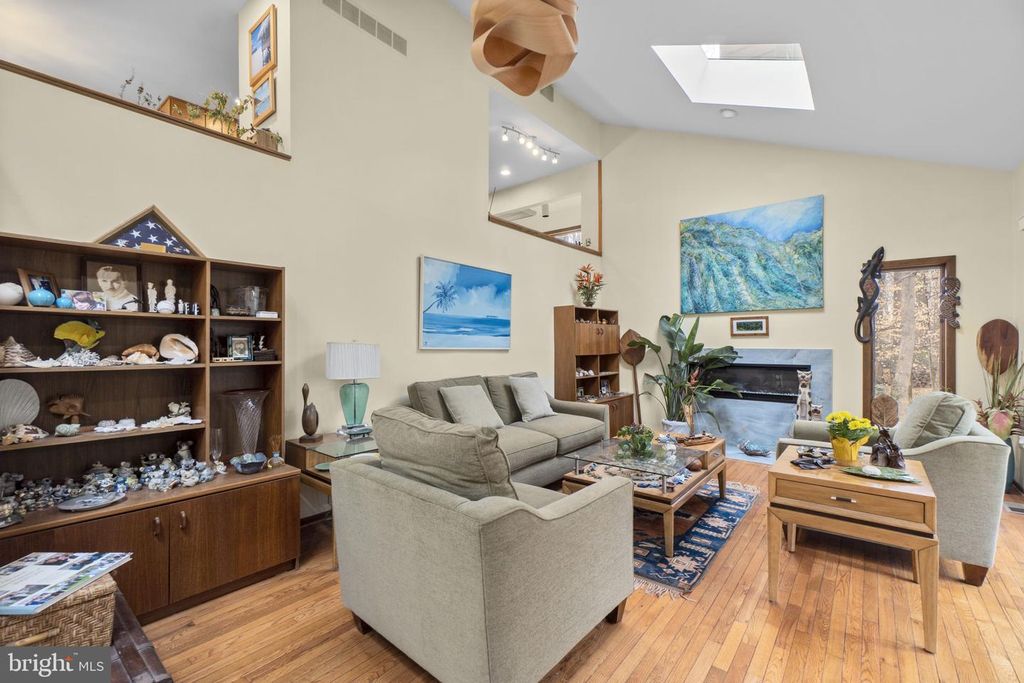 Image 7 of property listing at 7314 MEADOW WOOD WAY, Clarksville, MD 21029