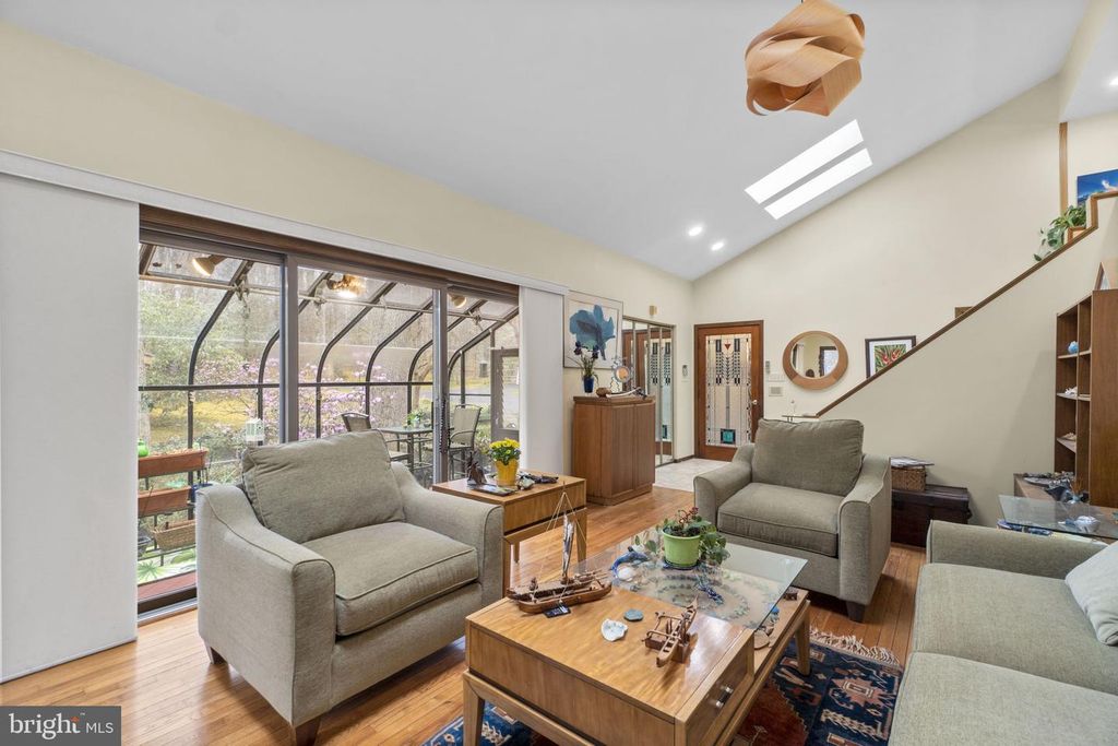 Image 8 of property listing at 7314 MEADOW WOOD WAY, Clarksville, MD 21029