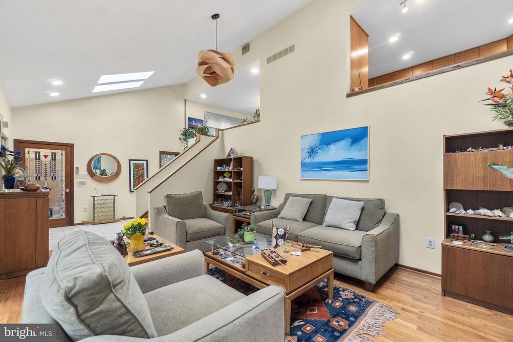 Image 9 of property listing at 7314 MEADOW WOOD WAY, Clarksville, MD 21029