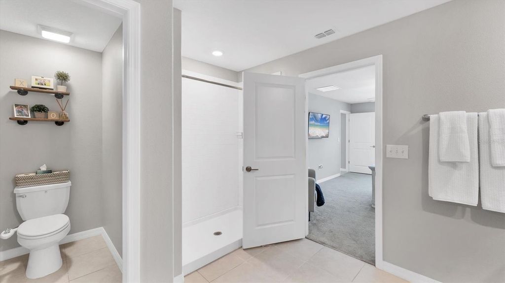 Image 18 of property listing at 15423 MILLER CREEK DRIVE, Sun City Center, FL 33573