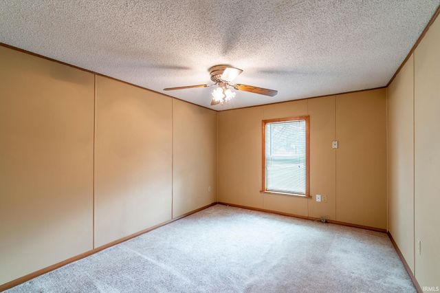 54 EMS D21c Lane, Syracuse, IN 46567