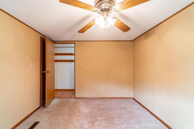 54 EMS D21c Lane, Syracuse, IN 46567