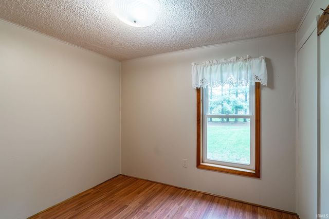 54 EMS D21c Lane, Syracuse, IN 46567