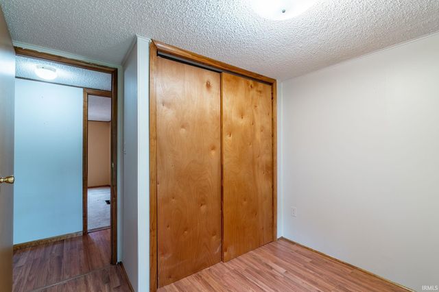 54 EMS D21c Lane, Syracuse, IN 46567