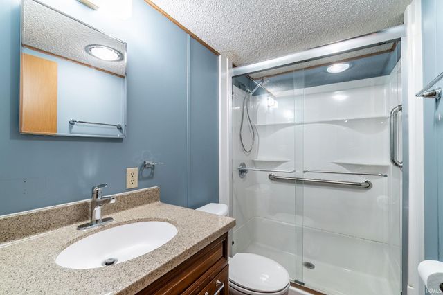 54 EMS D21c Lane, Syracuse, IN 46567