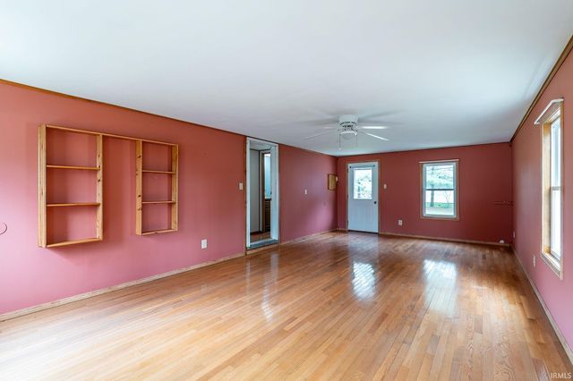 54 EMS D21c Lane, Syracuse, IN 46567