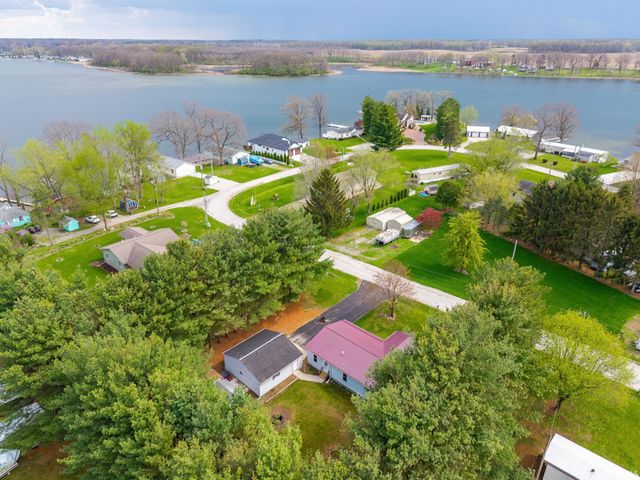 54 EMS D21c Lane, Syracuse, IN 46567