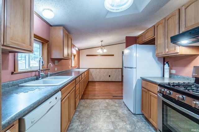 54 EMS D21c Lane, Syracuse, IN 46567