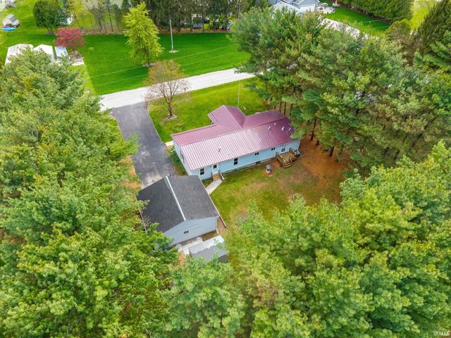 54 EMS D21c Lane, Syracuse, IN 46567