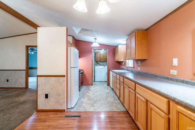 54 EMS D21c Lane, Syracuse, IN 46567