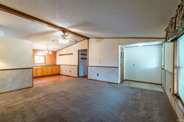 54 EMS D21c Lane, Syracuse, IN 46567