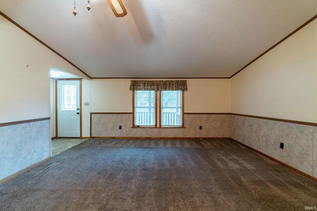 54 EMS D21c Lane, Syracuse, IN 46567