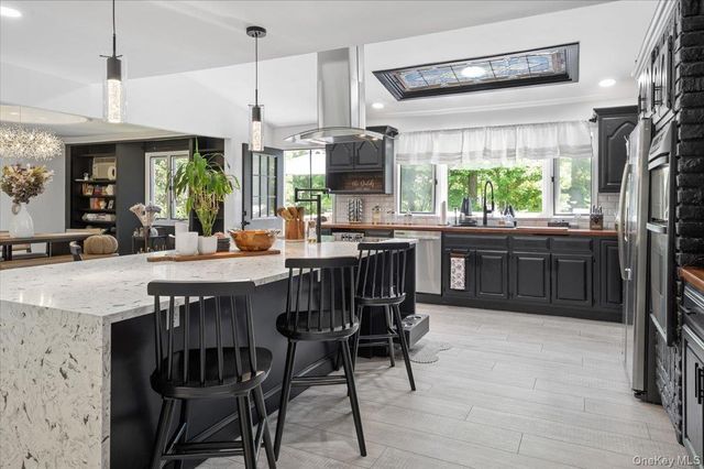 2 Debra Lee Court, West Nyack, NY 10994