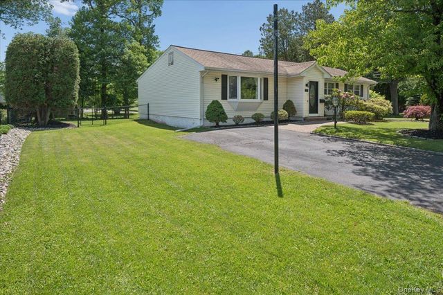 2 Debra Lee Court, West Nyack, NY 10994