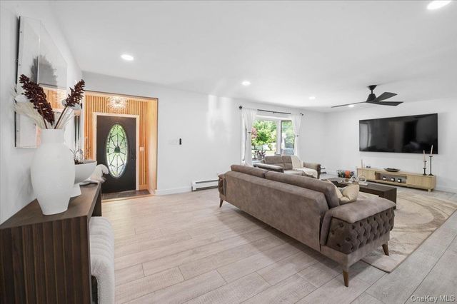 2 Debra Lee Court, West Nyack, NY 10994