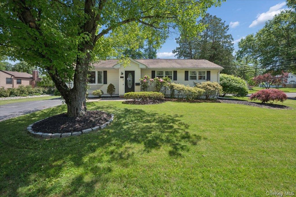 2 Debra Lee Court, West Nyack, NY 10994