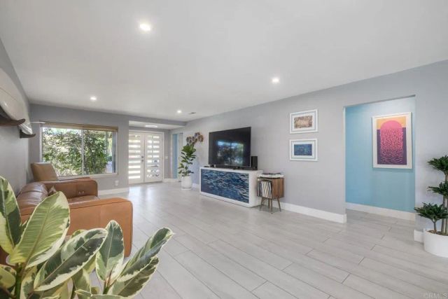 1665 Sandalwood Lane, Carlsbad, CA 92008