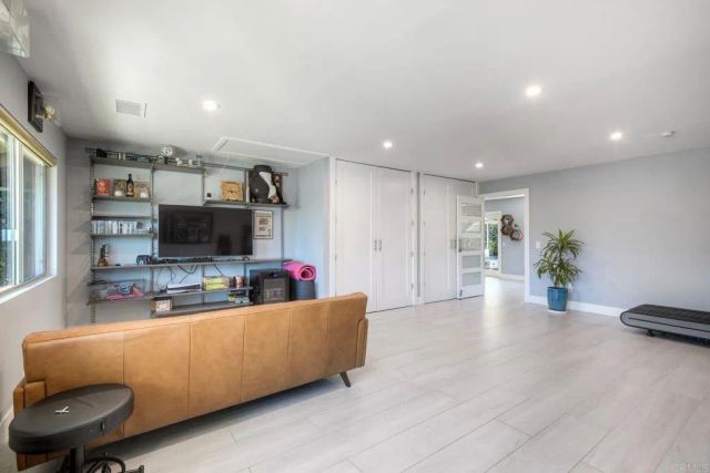 1665 Sandalwood Lane, Carlsbad, CA 92008