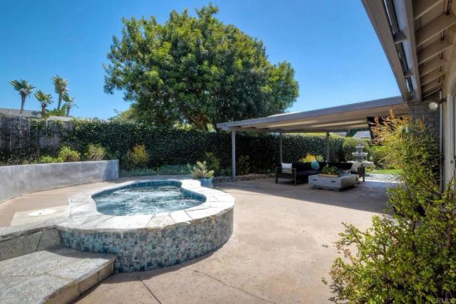 1665 Sandalwood Lane, Carlsbad, CA 92008