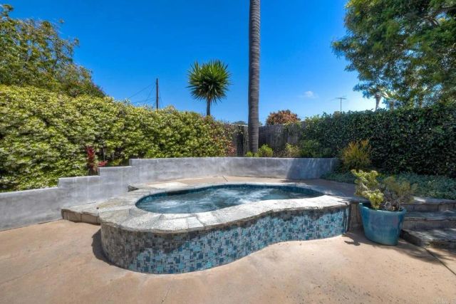 1665 Sandalwood Lane, Carlsbad, CA 92008