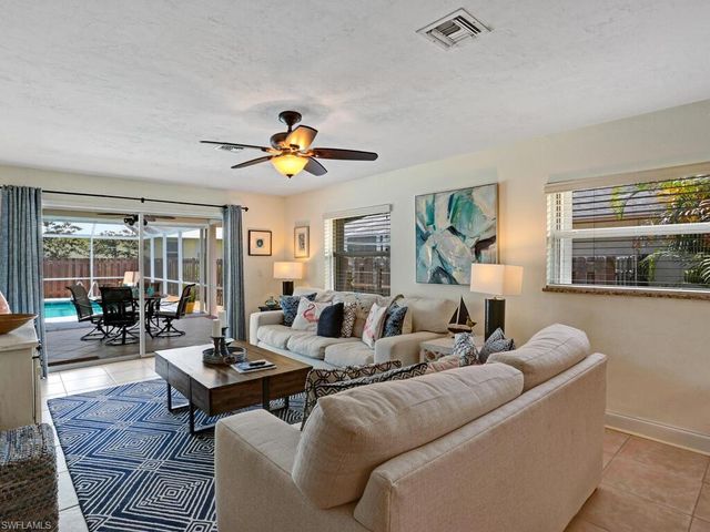 625 97th AVE N, Naples, FL 34108