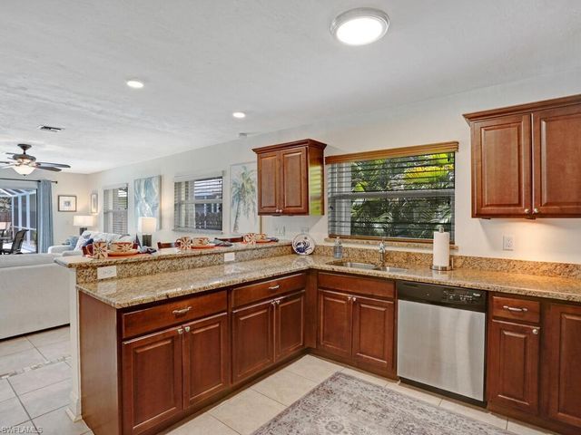 625 97th AVE N, Naples, FL 34108