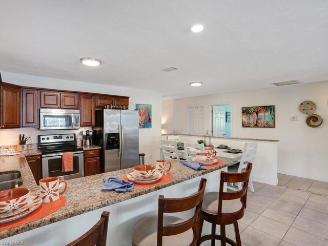 625 97th AVE N, Naples, FL 34108