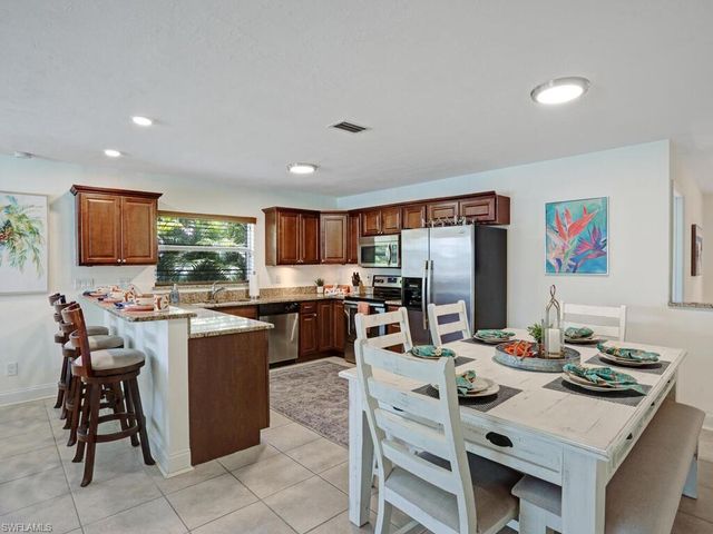 625 97th AVE N, Naples, FL 34108