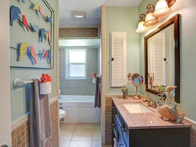 625 97th AVE N, Naples, FL 34108