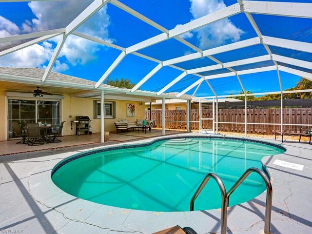 625 97th AVE N, Naples, FL 34108