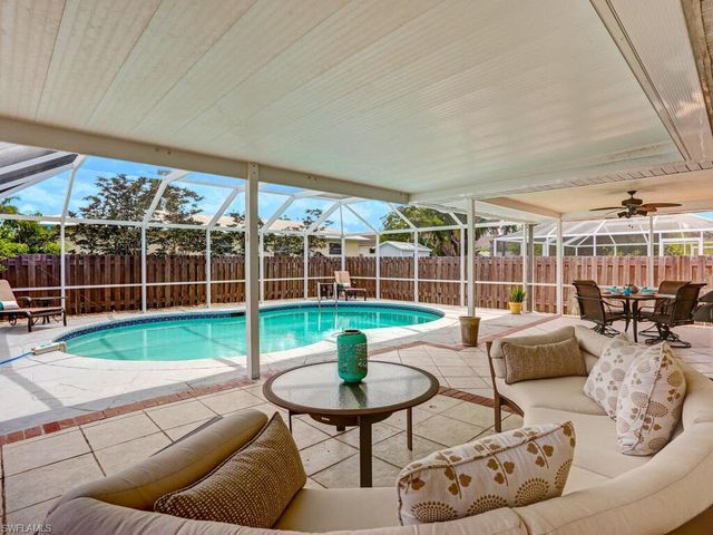 625 97th AVE N, Naples, FL 34108