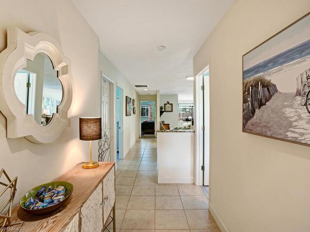 625 97th AVE N, Naples, FL 34108