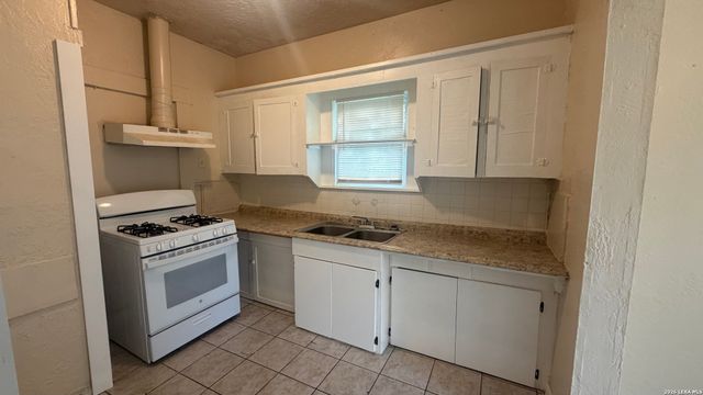 507 Cantrell B, San Antonio, TX 78221