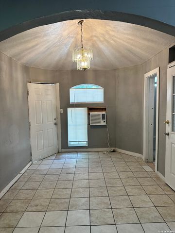 507 Cantrell B, San Antonio, TX 78221