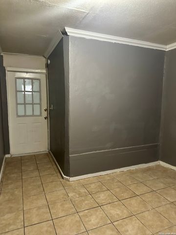 507 Cantrell B, San Antonio, TX 78221