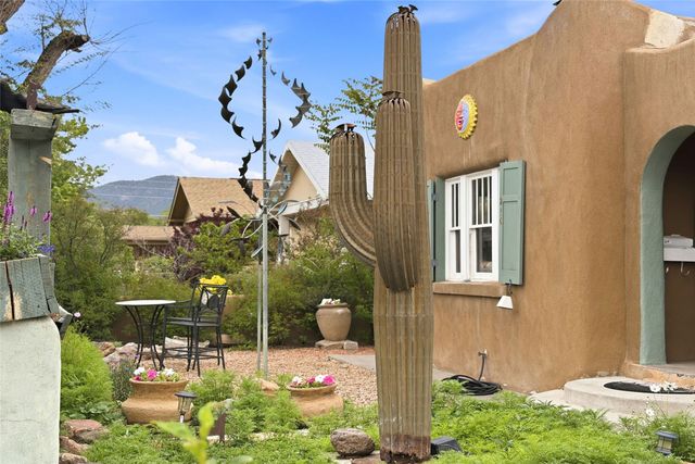 216 E Santa Fe Avenue, Santa Fe, NM 87501