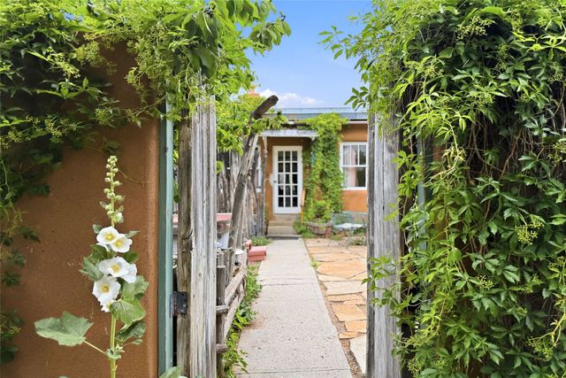216 E Santa Fe Avenue, Santa Fe, NM 87501