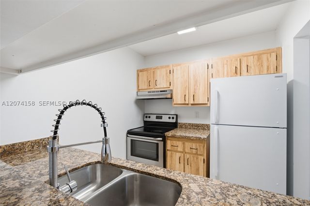 6040 Shakerwood Cir 201, Tamarac, FL 33319