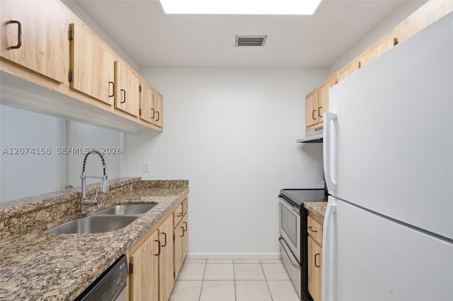 6040 Shakerwood Cir 201, Tamarac, FL 33319