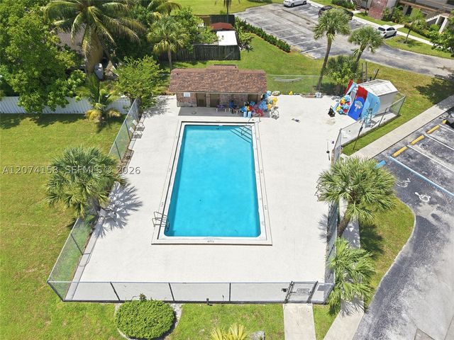 6040 Shakerwood Cir 201, Tamarac, FL 33319