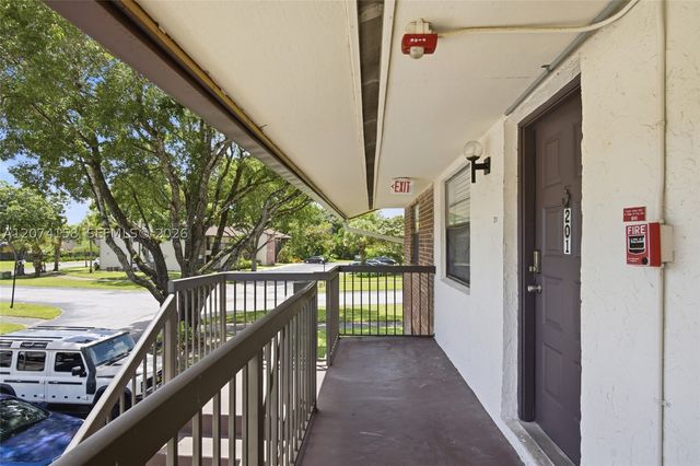 6040 Shakerwood Cir 201, Tamarac, FL 33319