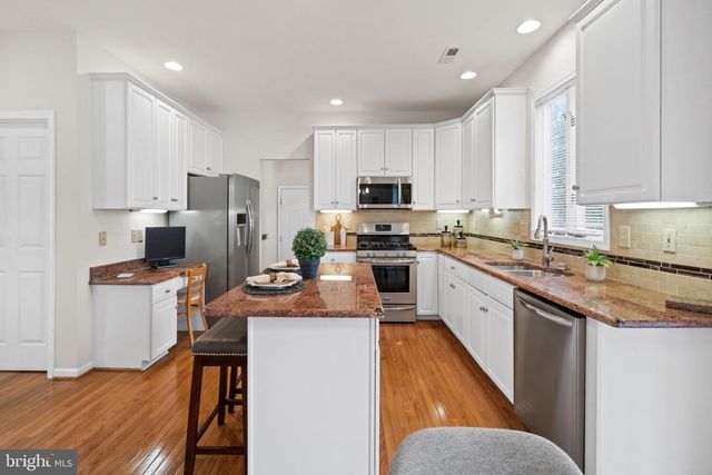 8 BAYBERRY CLOSE, Newark, DE 19711