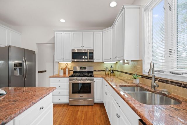 8 BAYBERRY CLOSE, Newark, DE 19711
